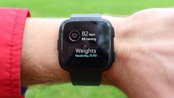 Fitbit Versa Smartwatch Giveaway header